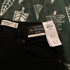 Abercrombie & Fitch Curve Love Ultra High Rise 90s Straight Jean - Size 27 Long